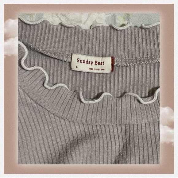 ♥︎ Sunday Best Crowne T-Shirt ♥︎ - Picture 3 of 5